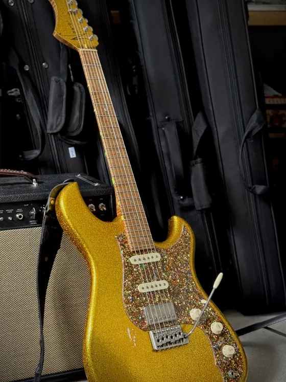 Novo Idris HSS Custom — Gold Sparkle Reverse Head