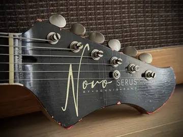 Novo Serus P2 Custom Block Inlays (Bull Black/CAR, 2023) Foto 7