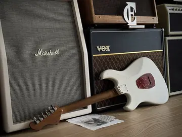 Novo Guitars Idris HSS Nucleus — Olympic White (Guitar Summit Exemplar, 2025) Foto 11
