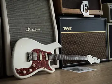 Novo Guitars Idris HSS Nucleus — Olympic White (Guitar Summit Exemplar, 2025) Foto 14