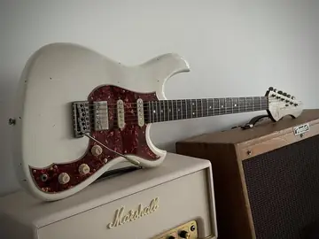 Novo Guitars Idris HSS Nucleus — Olympic White (Guitar Summit Exemplar, 2025) Foto 18