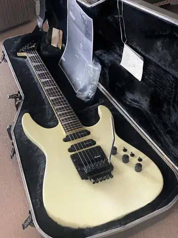 1989 Charvel Mod 6 Pearl White Foto 2
