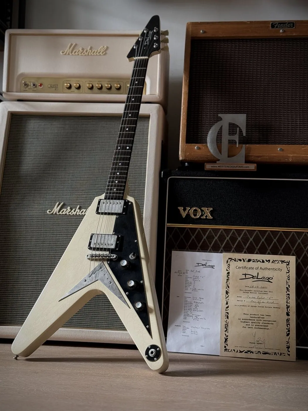 DeLago Model V — Aged White Korina