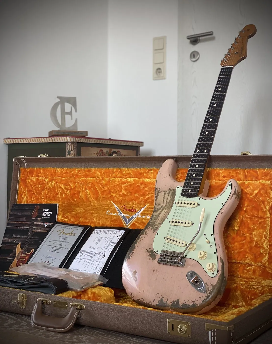Fender Custom Shop '60/63 LTD Super Heavy Relic — Shell Pink