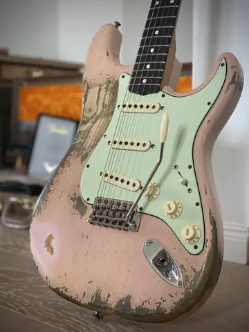 Fender Custom Shop '60/63 LTD Super Heavy Relic — Shell Pink Photo 8