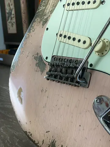 Fender Custom Shop '60/63 LTD Super Heavy Relic — Shell Pink Photo 10