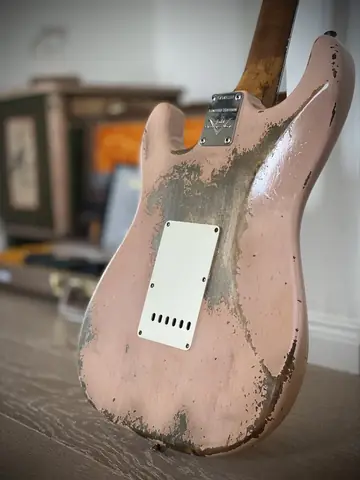 Fender Custom Shop '60/63 LTD Super Heavy Relic — Shell Pink Photo 11