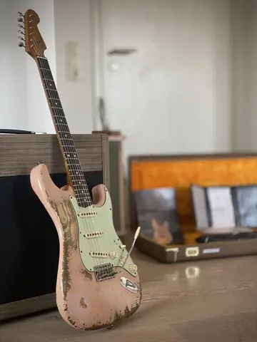 Fender Custom Shop '60/63 LTD Super Heavy Relic — Shell Pink Photo 13
