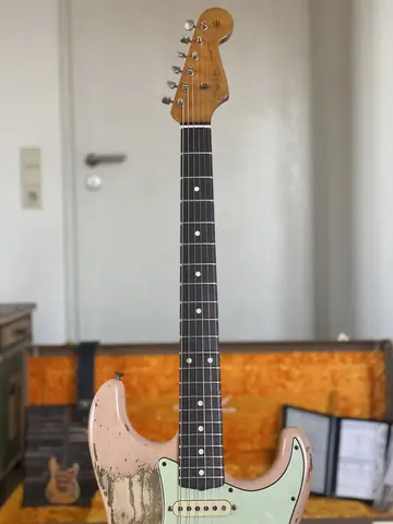 Fender Custom Shop '60/63 LTD Super Heavy Relic — Shell Pink Photo 17