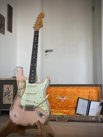 Fender Custom Shop '60/63 LTD Super Heavy Relic — Shell Pink Photo 19