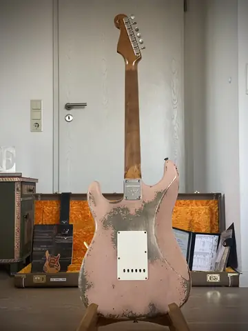 Fender Custom Shop '60/63 LTD Super Heavy Relic — Shell Pink Photo 22