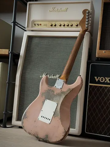 Fender Custom Shop '60/63 LTD Super Heavy Relic — Shell Pink Photo 28