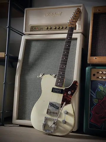Leo Guitars 2019 Dillinger (Nicotine White) Foto 1