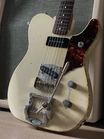 Leo Guitars 2019 Dillinger (Nicotine White) Foto 2