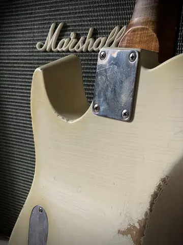 Leo Guitars 2019 Dillinger (Nicotine White) Foto 8
