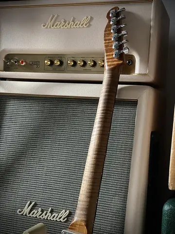 Leo Guitars 2019 Dillinger (Nicotine White) Foto 9