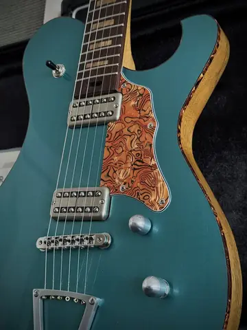 Qcumber Sin Teal Tiger Korina Demo (2025) Foto 7